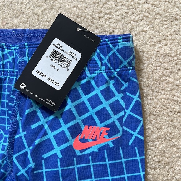 NWT Girl’s Nike Abstract Print Leggings - Picture 2 of 3